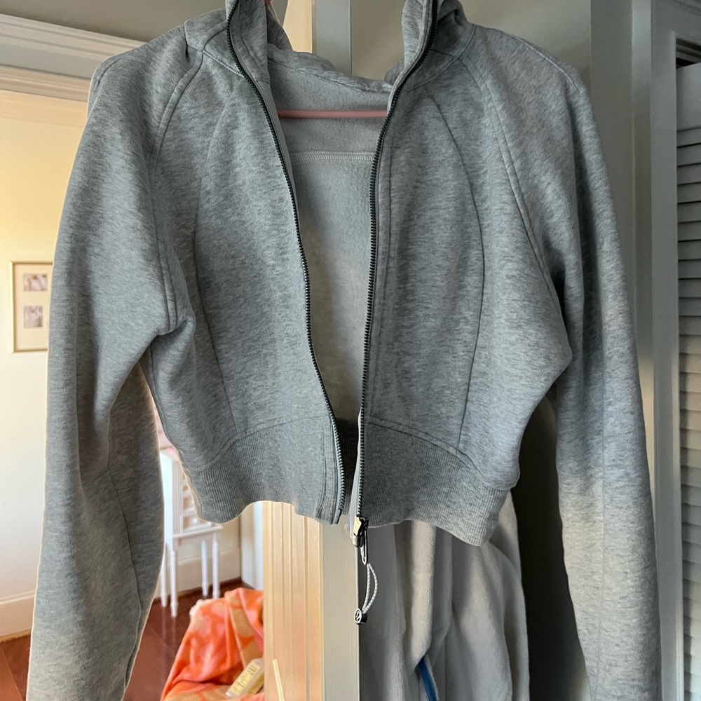 Cropped scuba zip up.